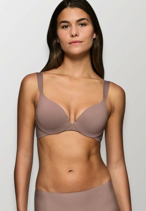 Reggiseno modellato con una texture liscia in taupe, supporto con ferretto, spalline regolabili e un design con scollatura profonda. Leggero e senza cuciture.