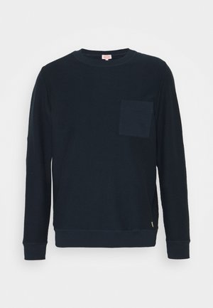 Schlichtes, langärmliges Sweatshirt in Marineblau mit Rundhalsausschnitt und einer Brusttasche, vor neutralem Hintergrund präsentiert.