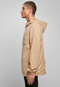 Urban Classics Vjetrovka - unionbeige