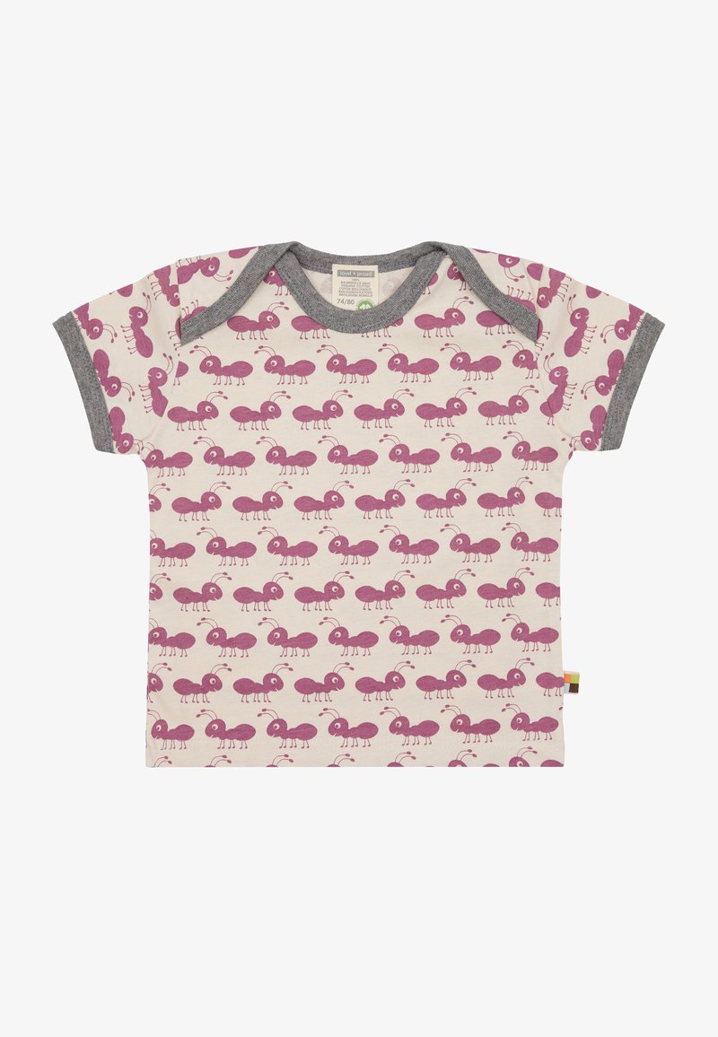 Kinder-T-Shirt aus Baumwolle, mit einem wiederholten Muster von lila Ameisen auf einem cremefarbenen Hintergrund, mit grauem Besatz am Ausschnitt und an den Ärmeln.