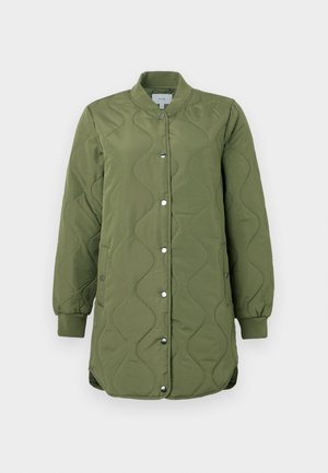 Oliivroheline tikitud jakk, millel on tekstuuriga laineline disain. Omab ümarat kaelust, nupuga sulgemist ja elastseid mansette.