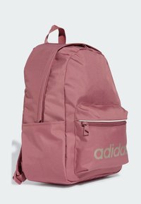 adidas Performance LINEAR ESSENTIALS - Mochila - preloved crimson champagne met white
