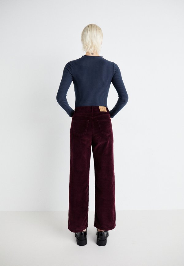 VMTESSA WIDE PANTS - Trousers - winetasting3