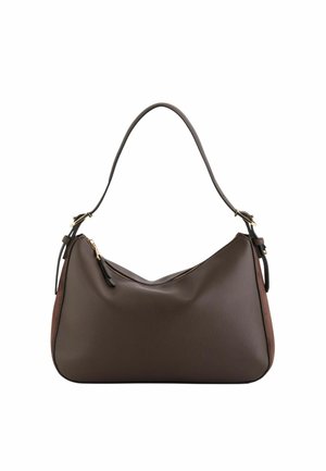 Bolso de hombro de cuero marrón con una superficie suave y texturizada, forma curvada y una sola correa con detalles en tono dorado.