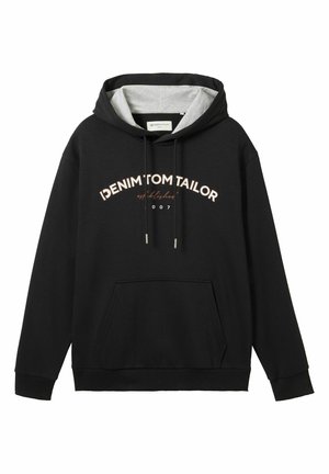 Černá mikina s šedou vnitřní podšívkou, má přední kapsu a stahovací šňůrky. Na mikině jsou napsány světlé barvy "DENIM T'M TAILOR 2007."