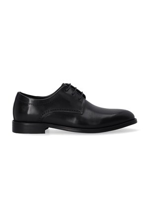 Czarne skórzane buty eleganckie o gładkim wykończeniu, z wiązaniem, okrągłym noskiem i lekko podwyższonym obcasem. Posiadają ozdobne przeszycia.