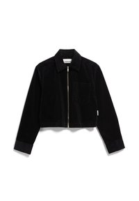 Czarna, sztruksowa kurtka typu cropped z wyłogowym kołnierzem, zapięciem na zamek z przodu oraz jedną kieszenią po lewej stronie klatki piersiowej, charakteryzująca się miękką fakturą.