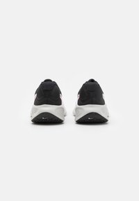 Nike Performance REVOLUTION 7 - Väglöparskor - white/fire red/black/photon dust/team red