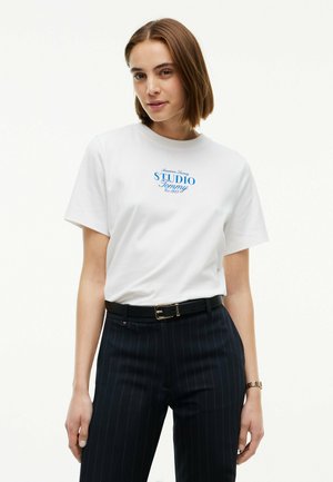 Tommy Hilfiger, TOMMY HILFIGER LOGO INTERLOCK KNIT CREW NECK T-SHIRT - T-Shirt print - ecru