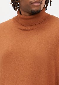 Jack & Jones JJEEMIL ROLL NECK - Strickpullover - mocha bisque