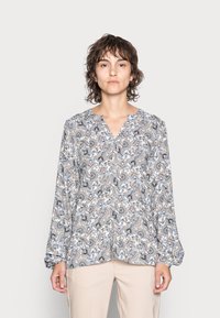 Blusa com padrão floral, com decote em V, mangas longas e um tecido suave e leve em tons de azul, bege e branco.