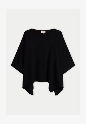 Poncho en laine noire avec côtés larges et ourlet asymétrique, doté d'un col rond et d'une étiquette "GOBI" au niveau du col.