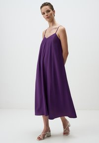 Jimmy Key LOOSE FIT V-NECK MIDI  - Vestito casual - dark purple