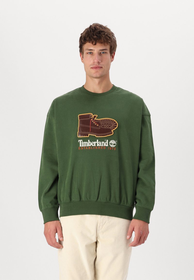 Timberland NEW BOX FIT BADGE CREW NECK - Sweatshirt - black forest green