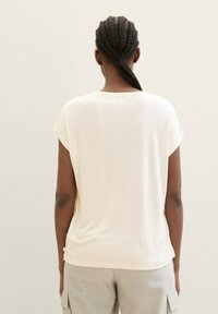 TOM TAILOR DENIM FLUENT TEE - Jednoduché tričko - off white