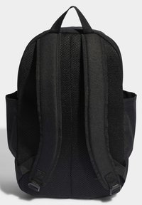 Sac à dos noir avec des bretelles en maille, une poignée sur le dessus et des poches latérales. Tissu texturé avec un design épuré et des coutures renforcées.