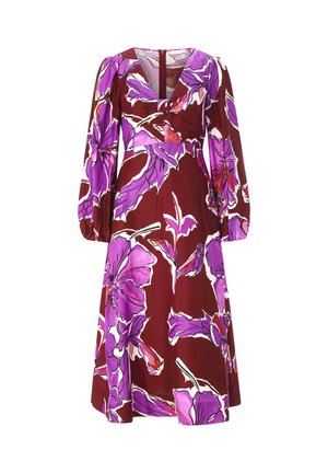 Midi-jurk met lange ballonmouwen, diepe V-hals, bordeauxrode achtergrond en grote paarse bloemenprint.