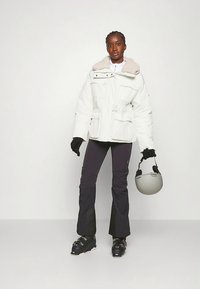 Peak Performance STRETCH PANTS - Nohavice na snowboard - black