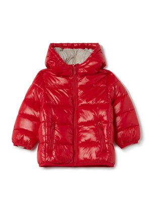 Chaqueta de plumas roja con un exterior brillante, capucha, cremallera frontal y dos bolsillos laterales. Presenta paneles acolchados y puños elásticos.