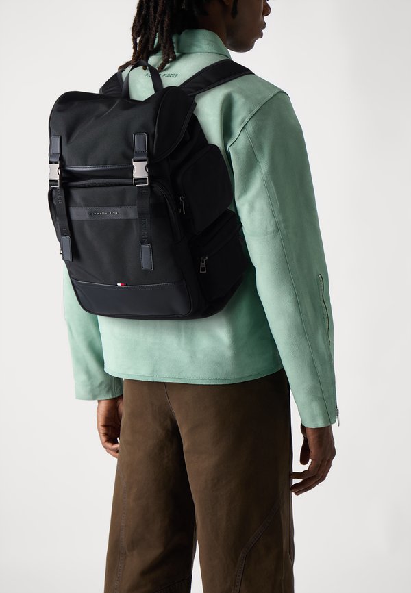 TRAVEL FLAP BACKPACK - Rucksack