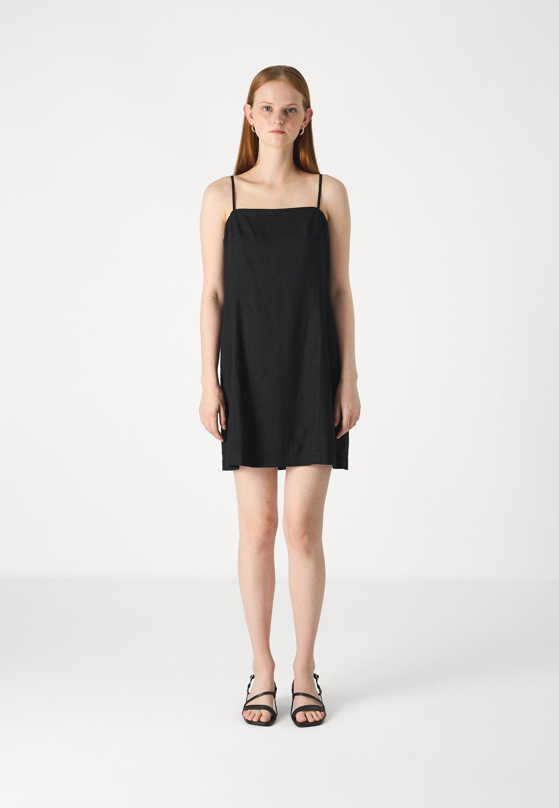 flattering black dress AGB PETITE BLACK DRESS SZ 4P – Best in Show Clothes
