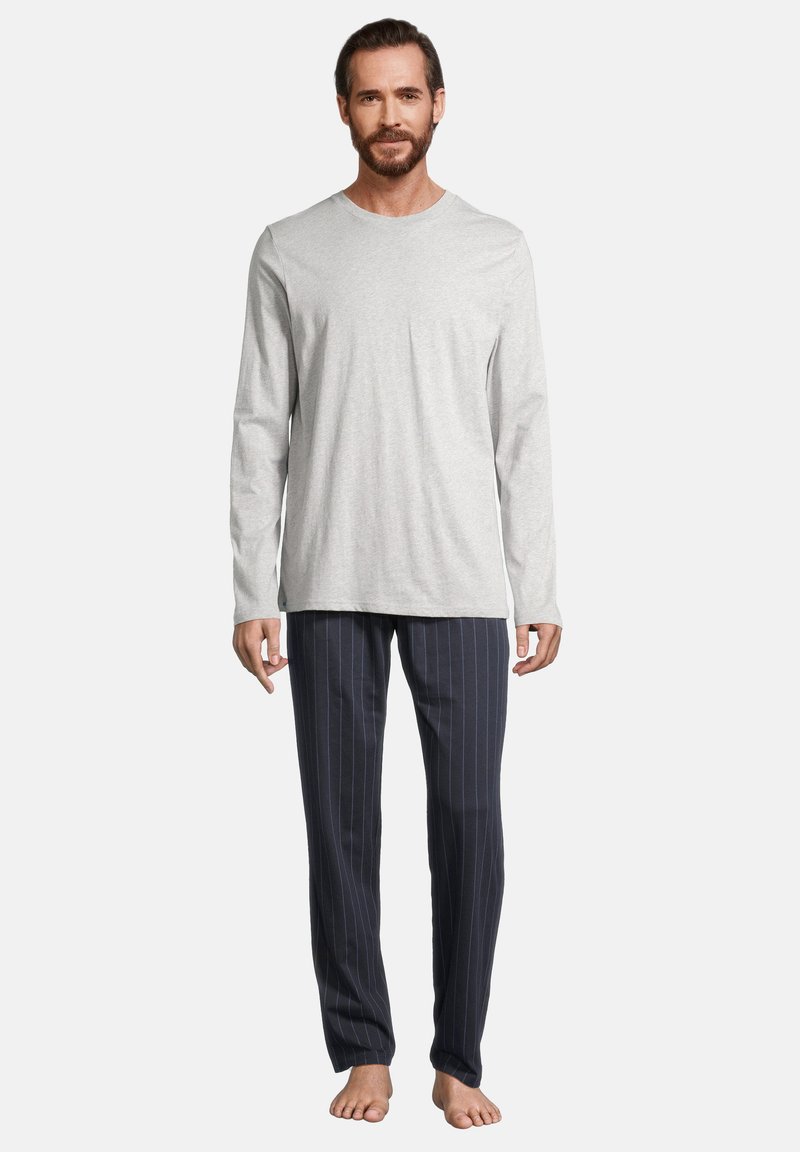 Grijze lange mouwen shirt in combinatie met marineblauwe gestreepte broek, gemaakt van zachte stof, met een losse pasvorm en een basic halslijn. Geen zichtbare patronen.