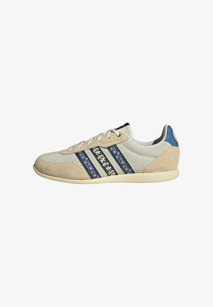 adidas Sportswear, BARREDA LO SHOES - Sneakers basse - ivory core black warm vanilla