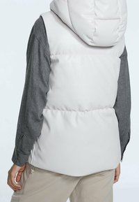 Stradivarius Weste - off-white