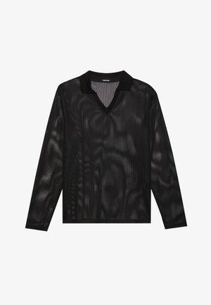 Fekete hosszú ujjú ing, áttetsző hálós anyagból, V-nyakkal és egyszínű fekete gallérral, laza, bő szabással és rácsos mintával.