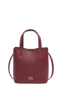 Mała bordowa skórzana torebka z podwójnymi uchwytami i długim paskiem na ramię, z srebrnym logo „BIMBA Y LOLA” na przedniej stronie.