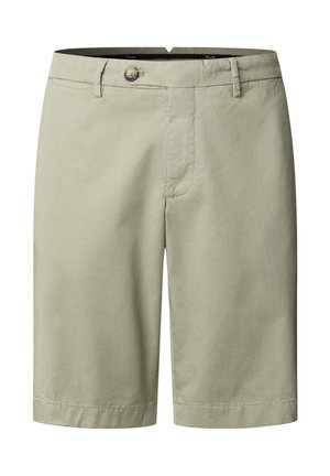 Pantalones cortos entallados para hombre en beige claro, con cierre de botón, trabillas para cinturón y bolsillos delanteros, exhibidos sobre fondo blanco.