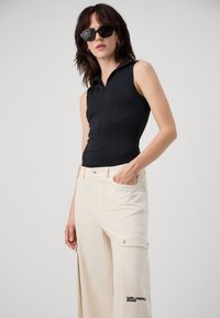 Karl Lagerfeld Jeans PLEATED CARGO - Cargobyxor - whitecap gray