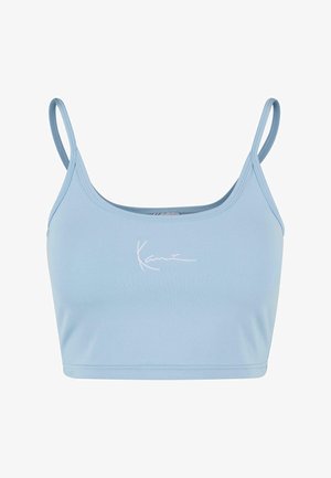 Top corto de color azul claro hecho de una tela suave con tirantes finos. Presenta un logotipo bordado en blanco en la parte delantera.