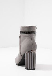 Laura Biagiotti Botines de tacón - grey