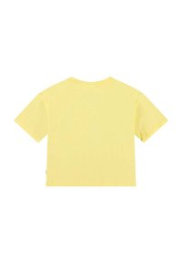 Gul bomulds T-shirt med korte ærmer og rund hals. Designet er enkelt og ensfarvet uden mønstre eller accenter.