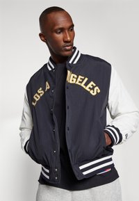 New Era MLB NEW YORK YANKEES TRACKSUIT SET - Club wear - black