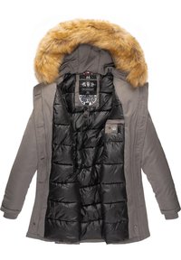 Sivi parka s uklonjivim kaputom od smešnog krzna, crna kviltana unutrašnjost, zatvarač na dugmad i bočni džepovi. Obložena glatkom tkaninom.