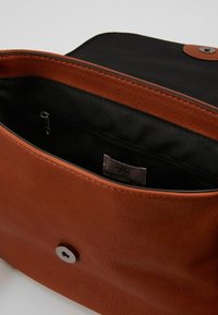 Anna Field Taška s příčným popruhem - cognac