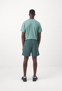Nike Performance UNLIMITED - Pantalón corto de deporte - vintage green/fir/black