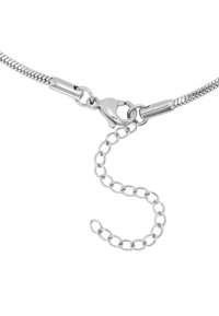 Collana in argento con un elegante gancio in metallo, caratterizzata da un design texturizzato e una catena di estensione aggiuntiva per lunghezza regolabile.