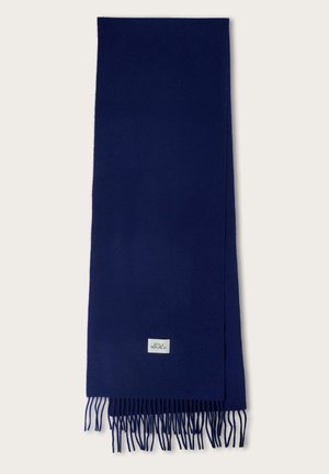 Sciarpa blu navy realizzata in morbido tessuto, con bordi frangiati e un piccolo etichetta bianca con testo. Forma rettangolare, texture liscia.