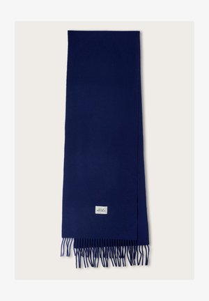 Dunkelblauer Schal aus weichem Stoff mit fransigen Kanten und einem kleinen weißen Etikett mit Text. Rechteckige Form, glatte Struktur.