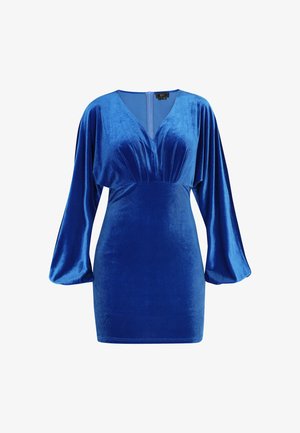 Kék bársonyruha testhezálló sziluettel, mély V-nyakkivágással és hosszú lufiruha ujjakkal. Középen varrott és hátul cipzárral záródik.