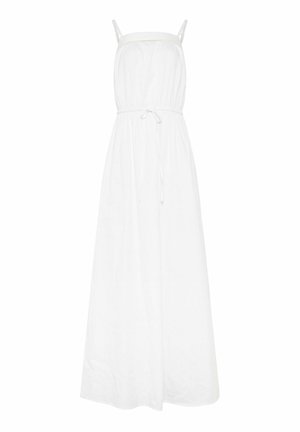 Valkoinen hihaton maksimekko, jossa ohuet olkaimet, joustava vyötärö ja etupuolelta solmittava nauhavyö, esillä yksinkertaisella taustalla.