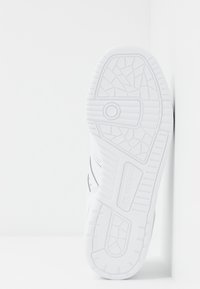 adidas Originals RIVALRY LOW - Sneakers basse - footwear white/core black