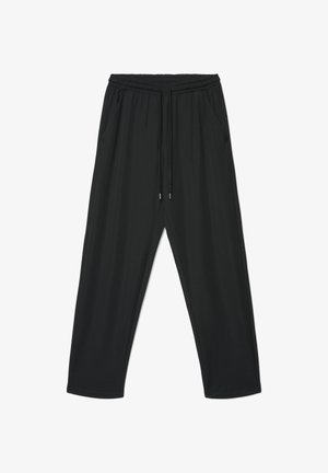 Hose mit schwarzem elastischem Bund, Kordelzug, Seitentaschen und geradem Bein, flach auf einem weißen Hintergrund ausgelegt.