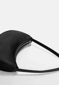 PULL&BEAR HALF MOON  - Borsa a mano - black