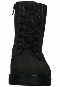 Bottine noire avec une surface texturée, dotée d'un laçage à l'avant, d'une fermeture éclair latérale et d'un bout arrondi. Semelle en caoutchouc durable.