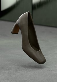 LEATHER - Saltos clássicos - dark brown