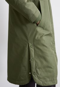 Marc O'Polo PADDED WITH HOOD DRAWSTRING AT WAIST - Parka - olive crop